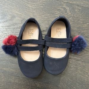 Zara Toddler Girl’s Pom-Pom dress shoes - Size 21 (like a US Size 5)